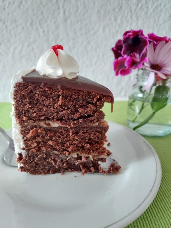Torta Húmeda de Chocolate ( 8 - 12 Porciones ) - Image 3