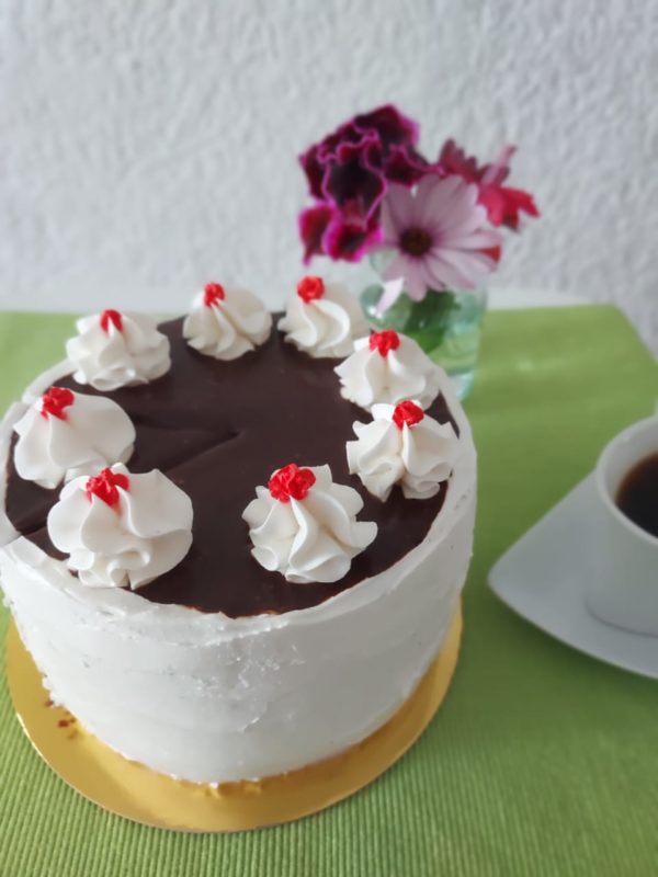 Torta Húmeda de Chocolate ( 8 - 12 Porciones )